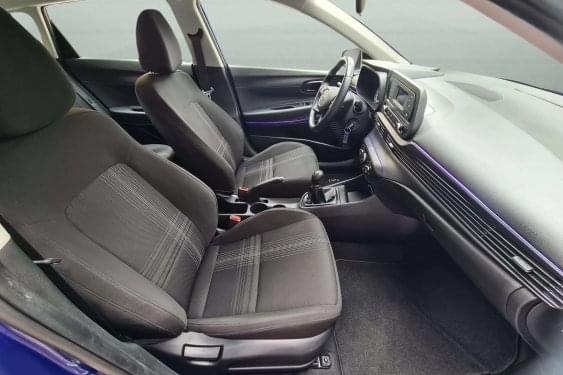 HYUNDAI I20 1.2 MPI 83cv. ESSENCE 2021 de segunda mano