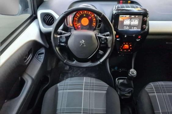 PEUGEOT 108 1.2i 82cv. ALLURE 2016 de segunda mano