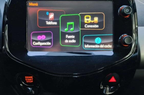 PEUGEOT 108 1.2i 82cv. ALLURE 2016 de segunda mano