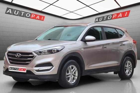 HYUNDAI TUCSON 1.6I 130CV GRIS DORADO 2018 de segunda mano