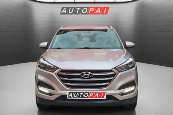 HYUNDAI TUCSON 1.6I 130CV GRIS DORADO 2018 de segunda mano