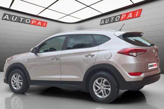 HYUNDAI TUCSON 1.6I 130CV GRIS DORADO 2018 de segunda mano