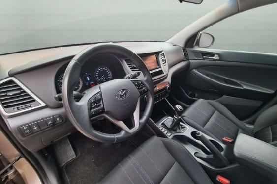 HYUNDAI TUCSON 1.6I 130CV GRIS DORADO 2018 de segunda mano