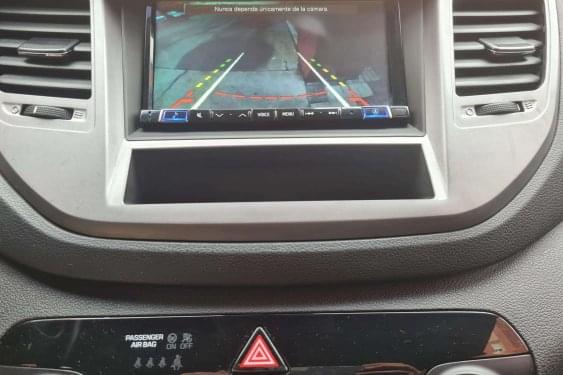 HYUNDAI TUCSON 1.6I 130CV GRIS DORADO 2018 de segunda mano