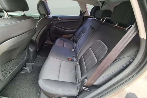 HYUNDAI TUCSON 1.6I 130CV GRIS DORADO 2018 de segunda mano