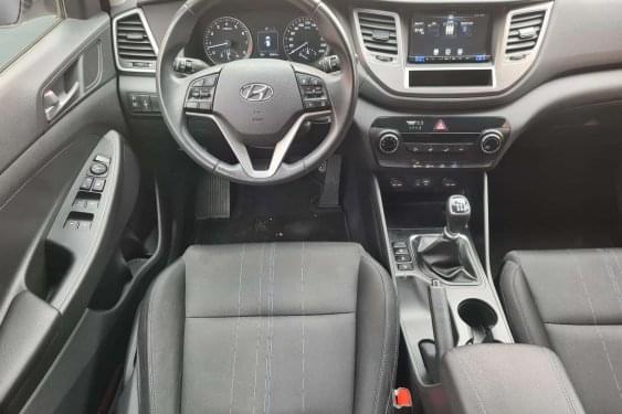 HYUNDAI TUCSON 1.6I 130CV GRIS DORADO 2018 de segunda mano