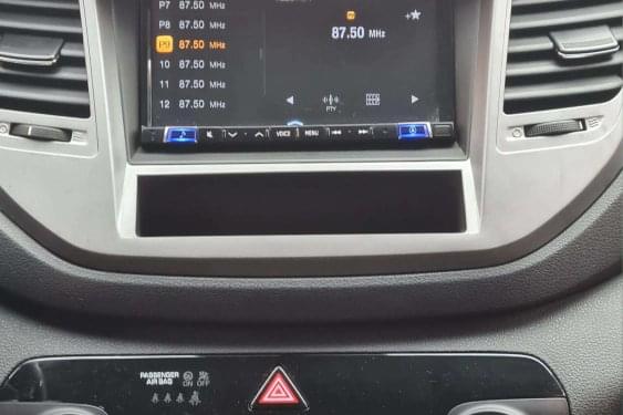 HYUNDAI TUCSON 1.6I 130CV GRIS DORADO 2018 de segunda mano