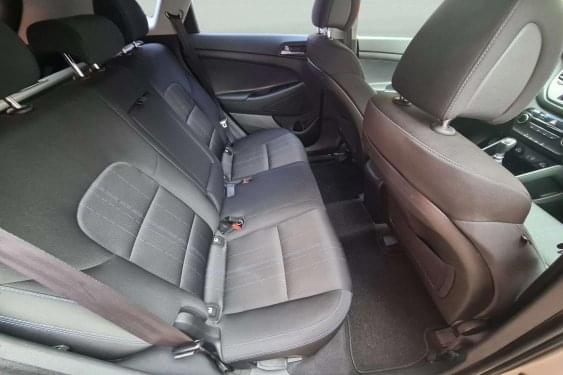 HYUNDAI TUCSON 1.6I 130CV GRIS DORADO 2018 de segunda mano