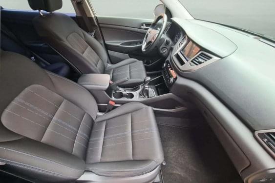 HYUNDAI TUCSON 1.6I 130CV GRIS DORADO 2018 de segunda mano