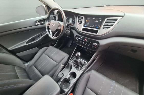 HYUNDAI TUCSON 1.6I 130CV GRIS DORADO 2018 de segunda mano