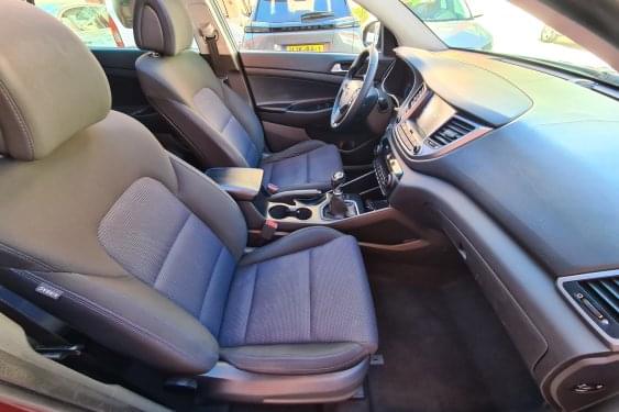 HYUNDAI TUCSON 1.7CRDI 115cv. KLASS NAVI & techo 2016 de segunda mano