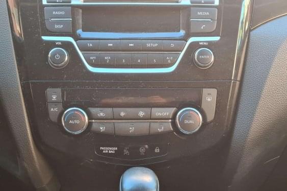 NISSAN QASHQAI 1.2 XTRONIC AUTO 2017 de segunda mano