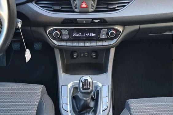 HYUNDAI I30 1.6 crdi 95cv. KLASS 5 puertas 2021 de segunda mano