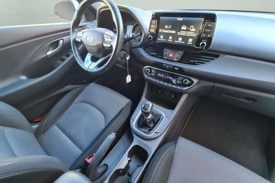 HYUNDAI I30 1.6 crdi 95cv. KLASS 5 puertas 2021 de segunda mano