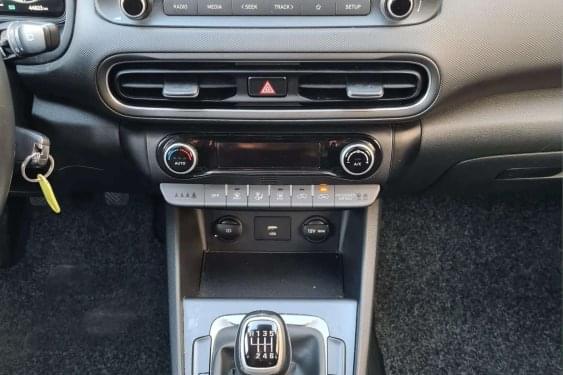 HYUNDAI KONA 1.0 TGDI 120cv. 48V KLASS HÍBRIDO 2022 de segunda mano