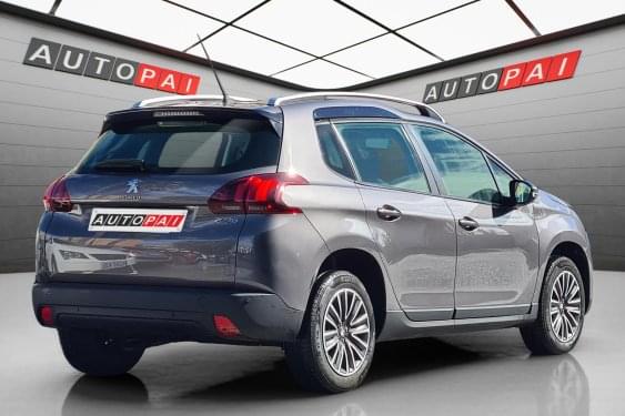 PEUGEOT 2008 1.2i 110cv. ACTIVE PACK NAVI 2016 de segunda mano