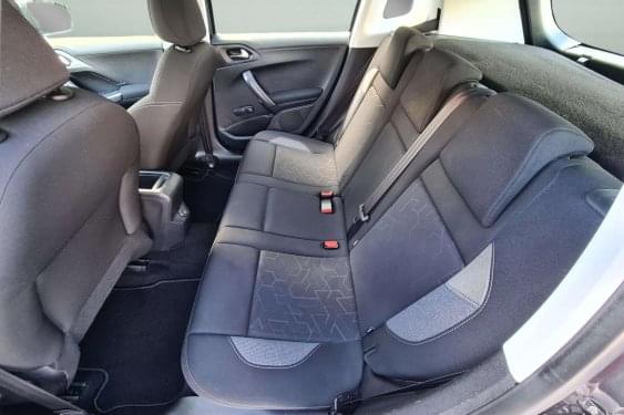 PEUGEOT 2008 1.2i 110cv. ACTIVE PACK NAVI 2016 de segunda mano