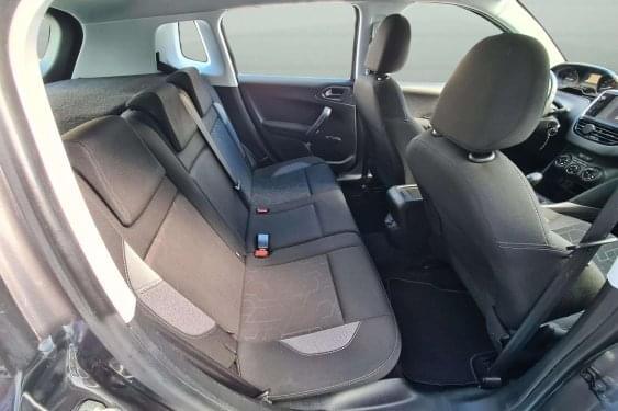 PEUGEOT 2008 1.2i 110cv. ACTIVE PACK NAVI 2016 de segunda mano