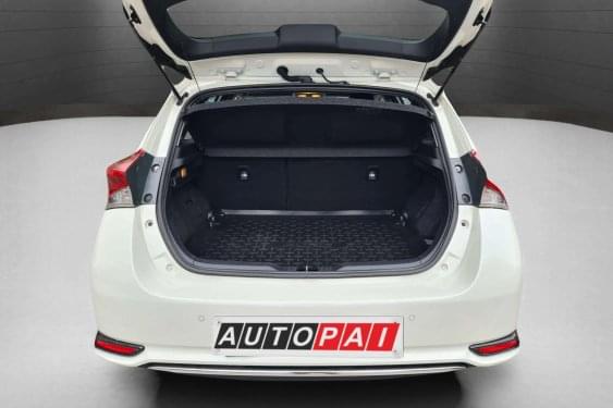 TOYOTA AURIS 1.8 VVTI HSD 16v CVT híbrido 2016 de segunda mano