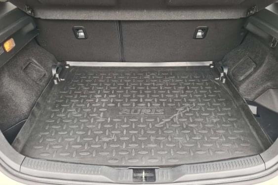 TOYOTA AURIS 1.8 VVTI HSD 16v CVT híbrido 2016 de segunda mano