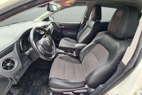 TOYOTA AURIS 1.8 VVTI HSD 16v CVT híbrido 2016 de segunda mano