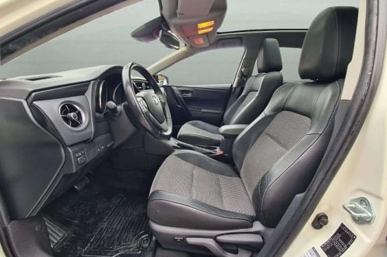 TOYOTA AURIS 1.8 VVTI HSD 16v CVT híbrido 2016 de segunda mano