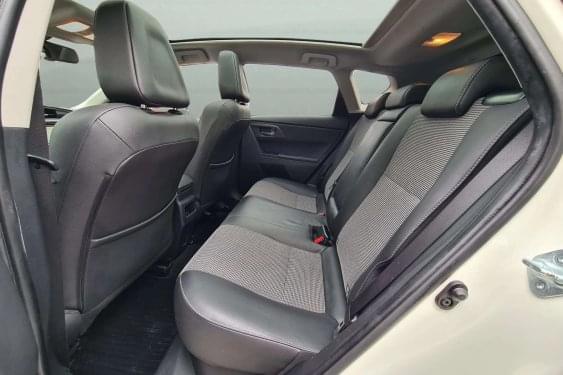 TOYOTA AURIS 1.8 VVTI HSD 16v CVT híbrido 2016 de segunda mano