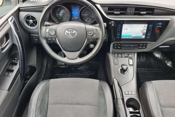 TOYOTA AURIS 1.8 VVTI HSD 16v CVT híbrido 2016 de segunda mano