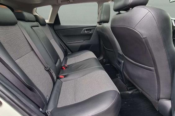 TOYOTA AURIS 1.8 VVTI HSD 16v CVT híbrido 2016 de segunda mano