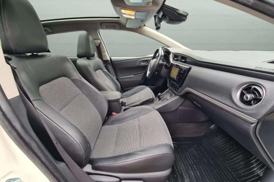 TOYOTA AURIS 1.8 VVTI HSD 16v CVT híbrido 2016 de segunda mano