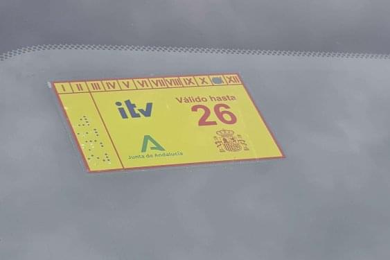 TOYOTA AURIS 1.8 VVTI HSD 16v CVT híbrido 2016 de segunda mano