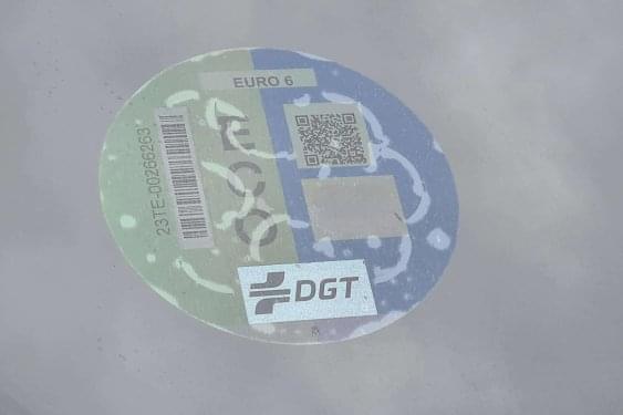 TOYOTA AURIS 1.8 VVTI HSD 16v CVT híbrido 2016 de segunda mano