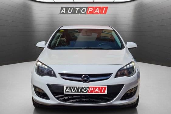 OPEL ASTRA 1.6CDTI 110cv. EXCELLENCE 2014 de segunda mano