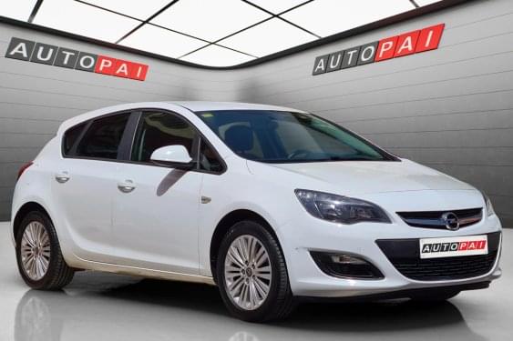 OPEL ASTRA 1.6CDTI 110cv. EXCELLENCE 2014 de segunda mano