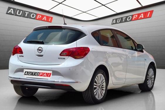 OPEL ASTRA 1.6CDTI 110cv. EXCELLENCE 2014 de segunda mano