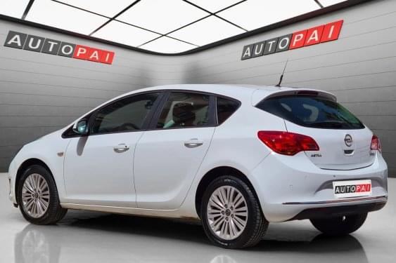 OPEL ASTRA 1.6CDTI 110cv. EXCELLENCE 2014 de segunda mano