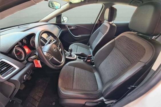 OPEL ASTRA 1.6CDTI 110cv. EXCELLENCE 2014 de segunda mano