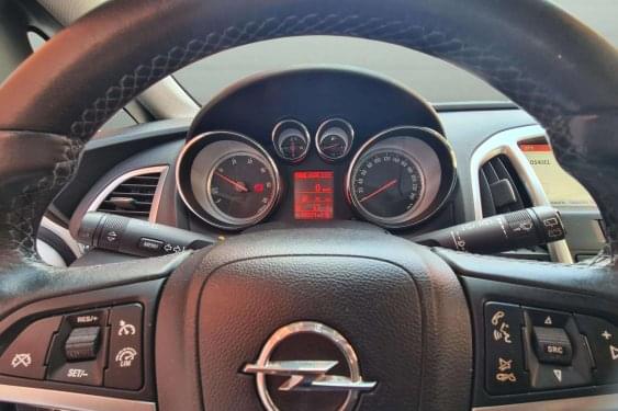 OPEL ASTRA 1.6CDTI 110cv. EXCELLENCE 2014 de segunda mano