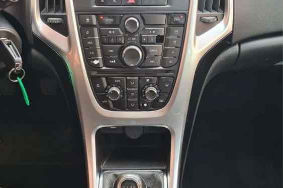 OPEL ASTRA 1.6CDTI 110cv. EXCELLENCE 2014 de segunda mano