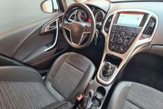 OPEL ASTRA 1.6CDTI 110cv. EXCELLENCE 2014 de segunda mano