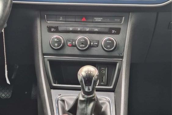 SEAT LEÓN 1.4TSI 125cv. STYLE CONNECT 2016 de segunda mano