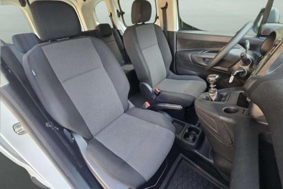 OPEL COMBO LIFE 1.5D 100cv. BUSINESS EDITION 2023 de segunda mano