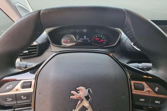PEUGEOT 2008 1.2i 100cv. ACTIVE PACK NAVI 2022 de segunda mano