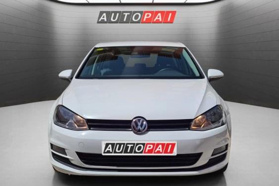 VOLKSWAGEN GOLF 1.6TDI 105CV 2014 de segunda mano