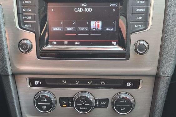 VOLKSWAGEN GOLF 1.6TDI 105CV 2014 de segunda mano