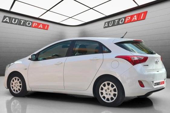 HYUNDAI I30 1.4i 100cv. ESSENCE 2015 de segunda mano