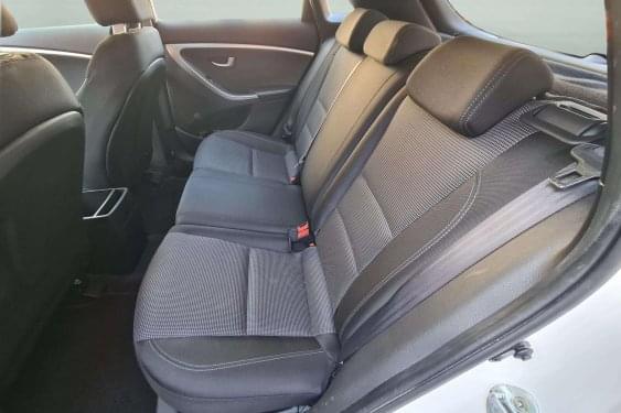 HYUNDAI I30 1.4i 100cv. ESSENCE 2015 de segunda mano