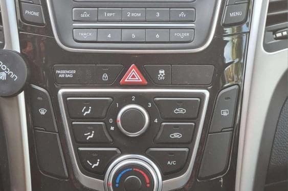 HYUNDAI I30 1.4i 100cv. ESSENCE 2015 de segunda mano