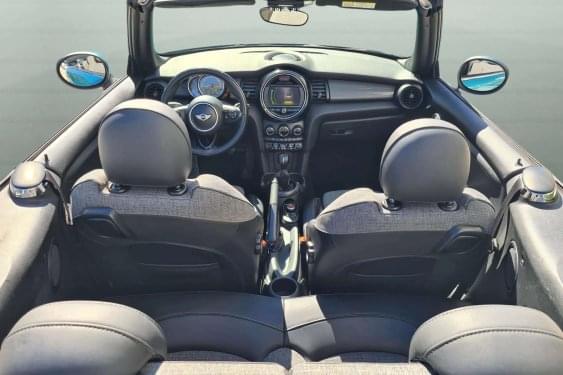 MINI MINI ONE CABRIO 1.2i 102cv. 2016 de segunda mano