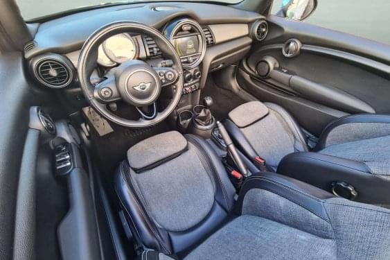 MINI MINI ONE CABRIO 1.2i 102cv. 2016 de segunda mano
